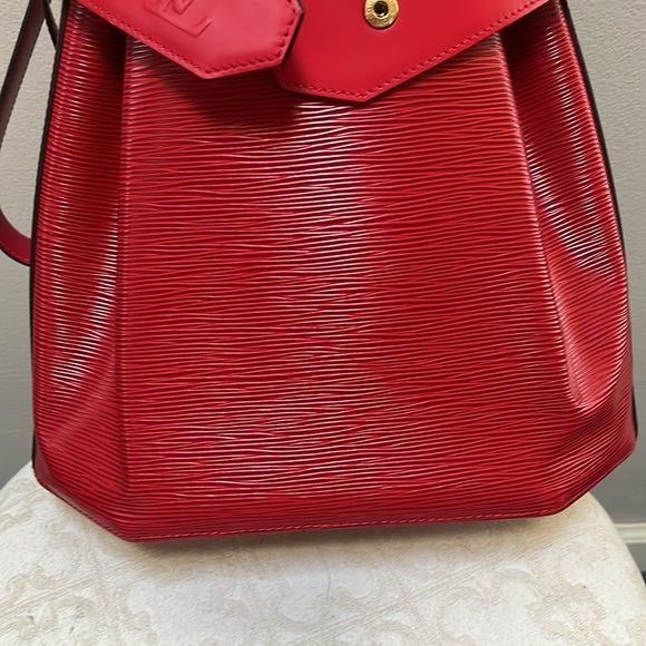 Authentic like new Louis Vuitton epi sac D’Epaule GM red castillan with wallet. - Picture 14 of 14